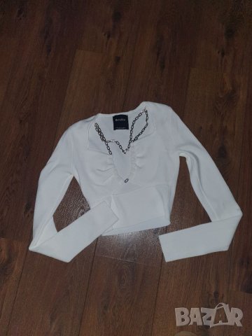 Bershka топ, снимка 3 - Корсети, бюстиета, топове - 38938195