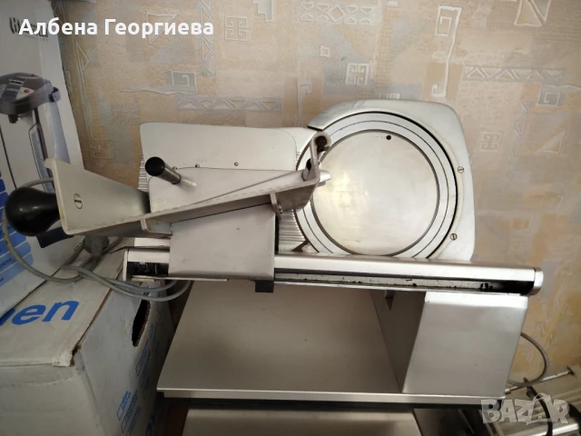 Професионална колбасорезачка GRAEF -300 W- 250 mm