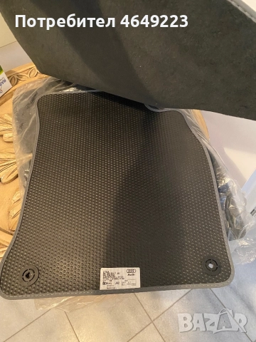 оригинални чисто нови велурени стелки за audi a5 и Q3 , снимка 8 - Аксесоари и консумативи - 52391236