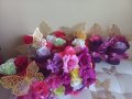 Букетче с три рози и пеперуда 3лв, снимка 1 - Декорация за дома - 38708070