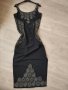 Черна рокля със златиста бродерия на цветя, снимка 1 - Рокли - 40672594