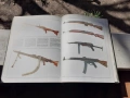 Немска книга ВСВ Трети райх Вермахт пистолет автомат, снимка 4