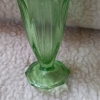  Стара красива ваза от цветно стъкло , снимка 1 - Вази - 42344718