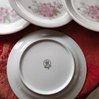 Четири броя порцеланови чинии на Kahla „Made in GDR“, снимка 4 - Чинии - 39978285