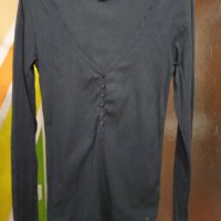Тъмносива, почти черна блузка с дантела покрай деколтето. Размер М, L., снимка 1 - Блузи с дълъг ръкав и пуловери - 40521510
