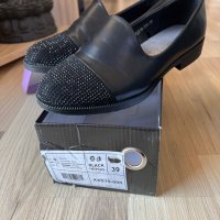 Дамски черни кожени обувки с камъчета, снимка 3 - Дамски ежедневни обувки - 35818902