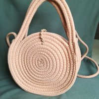 Продавам кръгла плетена дамска чанта, снимка 4 - Чанти - 34033278