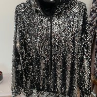 Дамска блуза с паети на размер М, снимка 10 - Блузи с дълъг ръкав и пуловери - 44430958