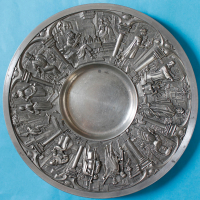 Стара NK Zinn Западна Германия метална чиния релефни мотиви , снимка 1 - Колекции - 36137961