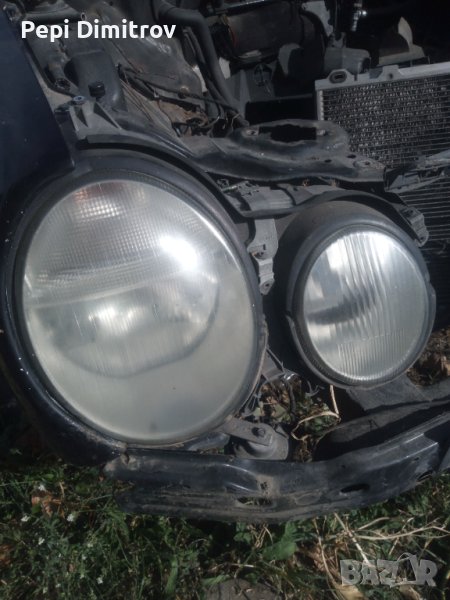 Десен фар за Mercedes-Benz E-Class Sedan (W210) (06.1995 - 08.2003), снимка 1