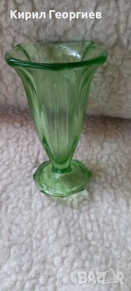  Стара красива ваза от цветно стъкло , снимка 1