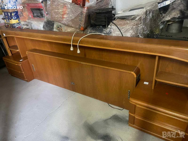 Ретро гръб на спалня от масивно дърво с две шкафчета, снимка 1