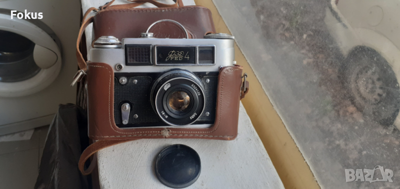Стар механичен съветски фотоапарат Фед 4 с кожен калъф, снимка 1