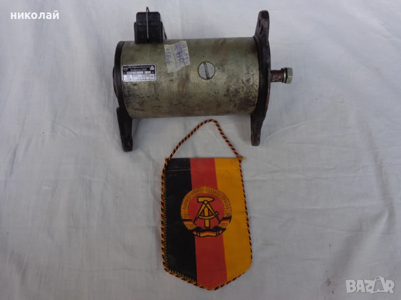 Части за ретро автомобил Вартбург 353W нови оригинални DDR динамо 12V /220W, снимка 1