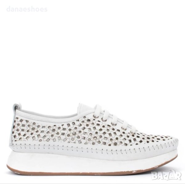 Дамски обувки от естествена кожа с перфорация в бяло , снимка 1