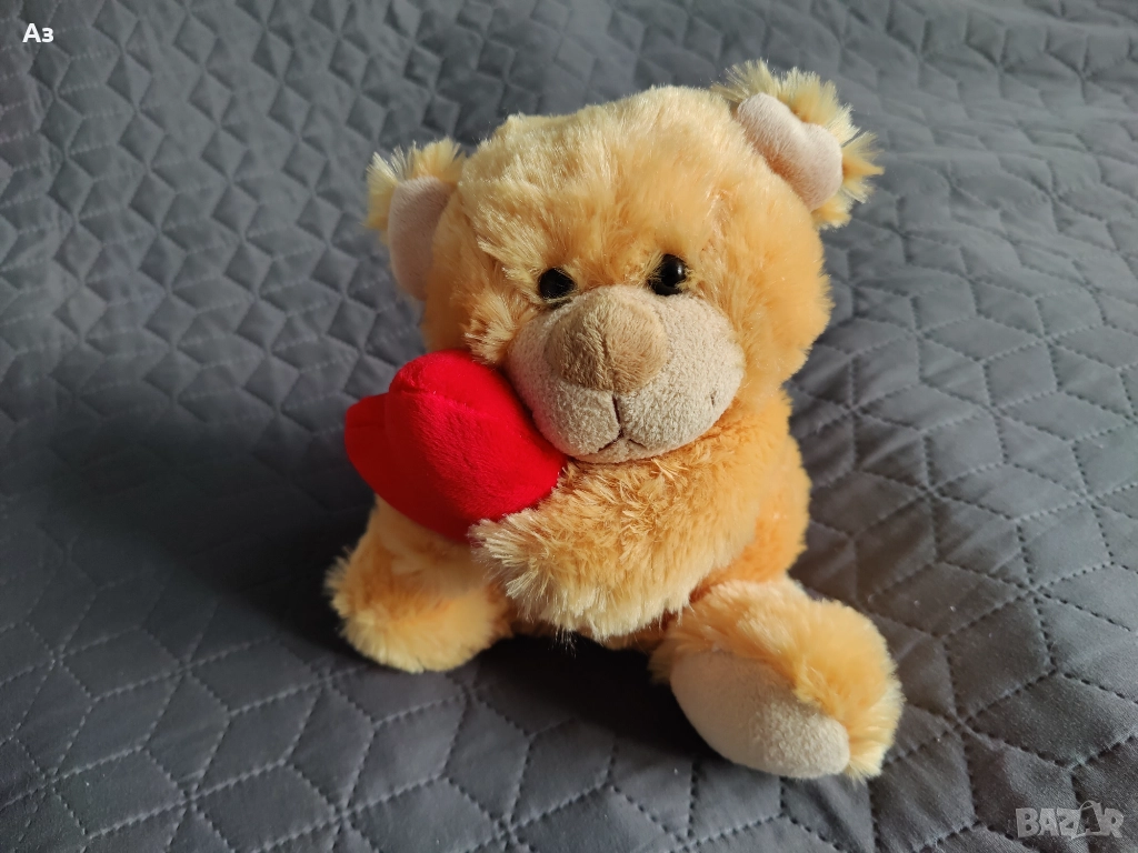 Продавам плюшена мека играчка Мече със сърце - нова, снимка 1