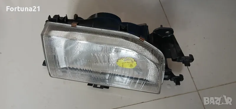 Мазда 323 - десен фар, снимка 1