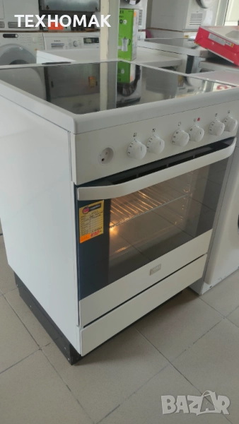 Свободностояща фурна VOSS ELECTROLUX с керамичен плот, каталитично покритие широка 60 см. , снимка 1