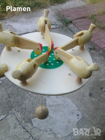 Дървена детска играчка кълвящи кокошки българска народно творчество