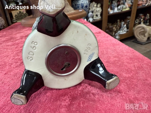 Порцеланова касичка с ключ Goebel №7477 , снимка 5 - Антикварни и старинни предмети - 52049023