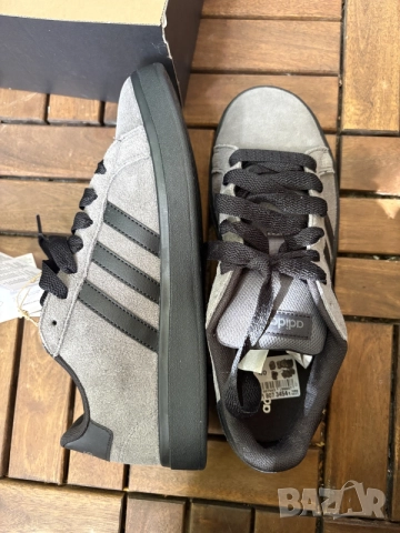 Нови маратонки Adidas естествен велур , снимка 2 - Дамски ежедневни обувки - 56293985