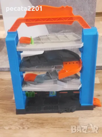 Продавам - Паркинг Hot Wheels , снимка 2 - Коли, камиони, мотори, писти - 50421579