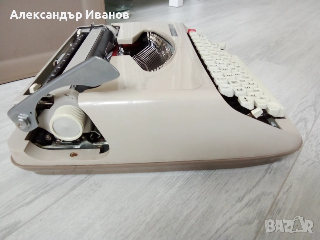 Японска пишеща машина PRIVILEG 1972 г., снимка 5 - Антикварни и старинни предмети - 51941791