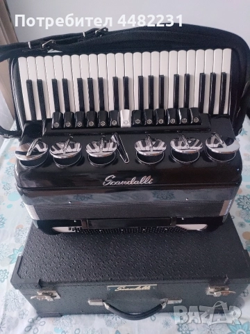 Продавам едно ново Италиянско Бижу за ценители акордеон Скандал 120баса черен с куфар , снимка 6 - Акордеони - 52943753