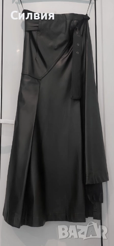 Чисто нова черна дълга лъскава кожена пола с колан, размер "M", снимка 3 - Поли - 52670227