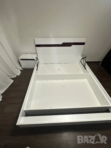 Спалня с 2 нощни шкафчета