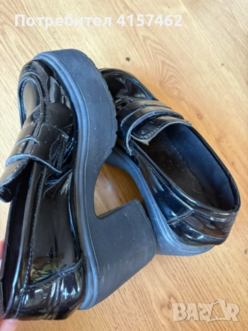 Почти нови и удобни обувки, снимка 3 - Дамски ежедневни обувки - 52351059