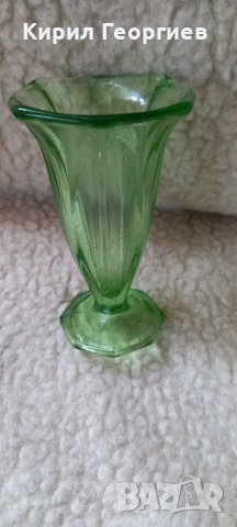  Стара красива ваза от цветно стъкло 