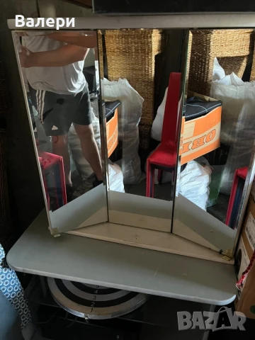 Шкаф за баня Огледало, Контакт , снимка 2 - Шкафове - 50590594