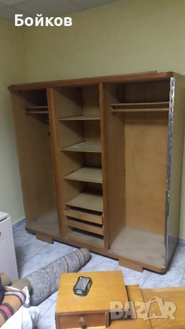 трикрилен гардероб орех, снимка 3 - Гардероби - 52979258