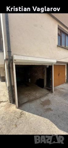Продавам гараж в идеален център, снимка 3 - Гаражи и паркоместа - 52619631