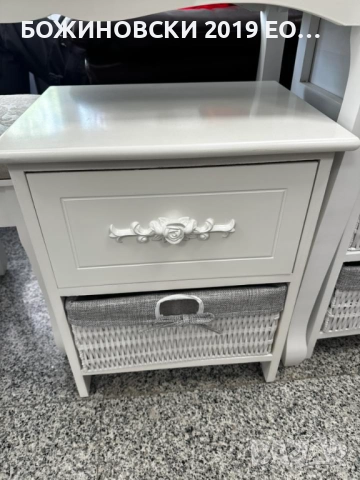 Дървено шкафче с чекмедже и кошница