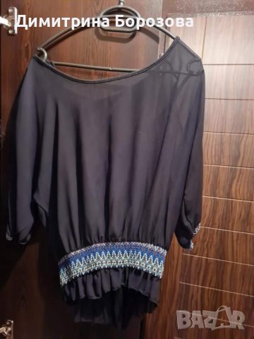 Черна блузка с къдрички и ластик долу и бродерии по ръкавите и в кръста