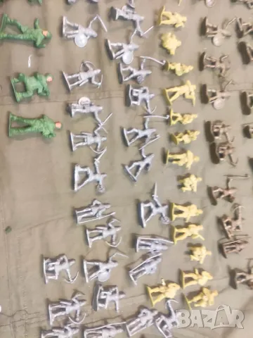 Продавам пластмасови войници , фигурки, снимка 5 - Колекции - 48346944