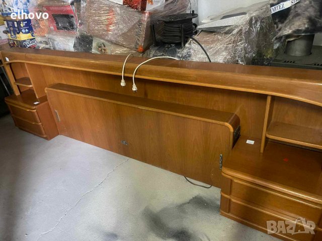 Ретро гръб на спалня от масивно дърво с две шкафчета