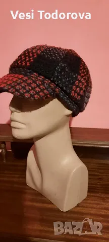 Дамски зимни шапки , снимка 4 - Шапки - 56275249
