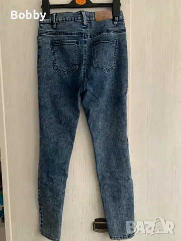 Дънки с кръпки Reserved 10-12 год., снимка 2 - Детски панталони и дънки - 48167110