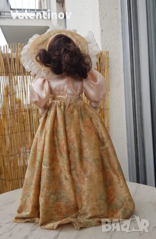 Порцеланова кукла със стойка , снимка 4 - Кукли - 39090559