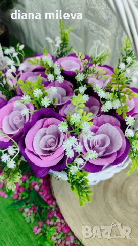  Кошничка с 11 рози от креп хартия!!, снимка 7 - Декорация за дома - 52924971