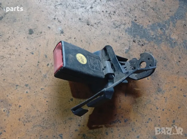 Закопчалка Заден Колан Ауди A6 4F C6 - 4F0857740D - 33051781, снимка 2 - Части - 55713246
