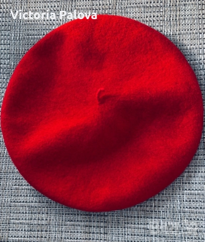 Модерна шапка- баретка Англия, снимка 2 - Шапки - 51640273