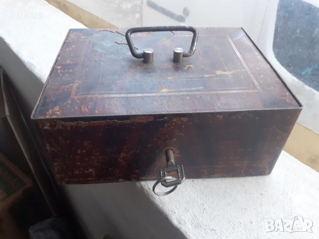 Колекционерски стар сейф каса касетка за пари и ценности, снимка 1 - Антикварни и старинни предмети - 44534042