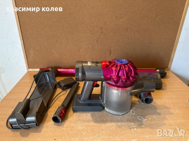акумулаторна прахосмукачка "DYSON V7"/пълен комплект/, снимка 13 - Прахосмукачки - 52915028