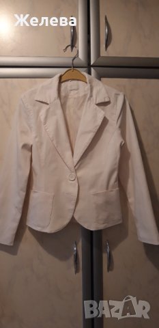 Дамски бледо-розов костюм, с къса пола, сезон пролет-есен