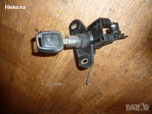 Бутон,патрон заден капак Опел Зафира-А, снимка 2 - Части - 44731084