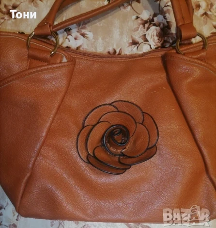 Нова Кожена Дамска Чанта с Цвете , снимка 3 - Чанти - 50691166